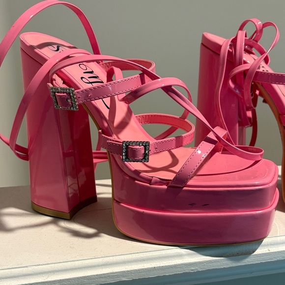So Me Pink Platform Sandals with Strappy Design - Picture 2 of 4
